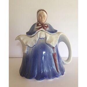 Tony Wood Little Old Lady tea pot Made in England